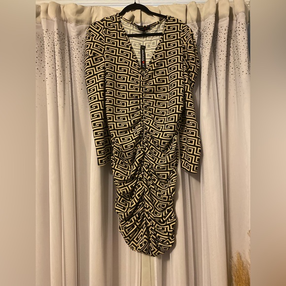 Dresses & Skirts - Brand- Absolutely ❤️ It!!
Size- 2X, PTP- 20”-24”, Length- 39”
Color- Beige/Black